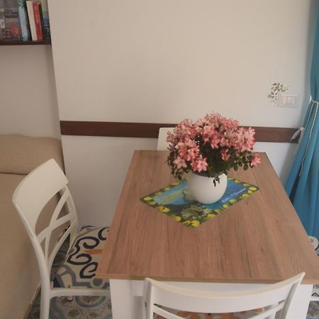 Villa Damecuta B&B 阿纳卡普里 外观 照片