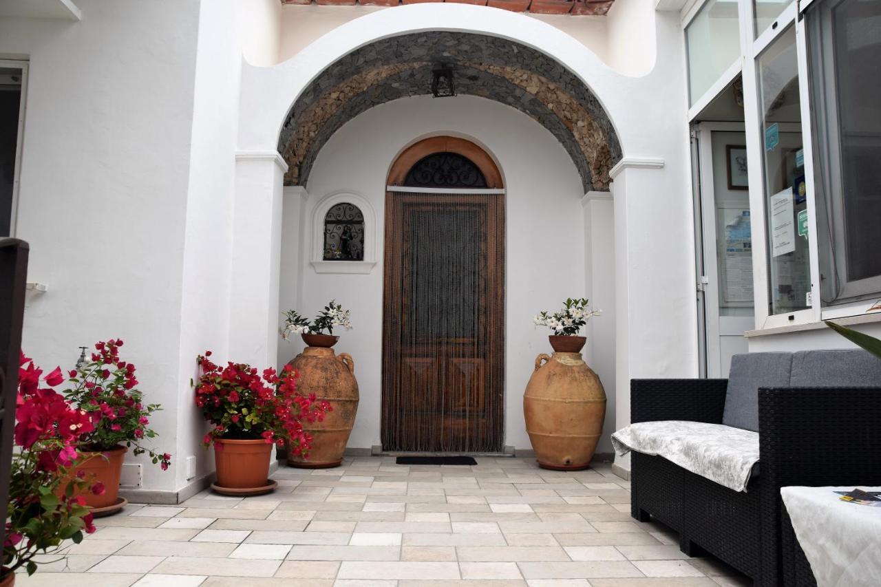 Villa Damecuta B&B 阿纳卡普里 外观 照片